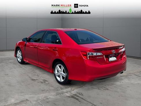 Used 2014 Toyota Camry SE w/ Moonroof Package FWD image 3