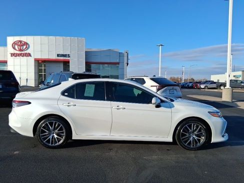 Used 2022 Toyota Camry XLE w/ Cold Weather Package FWD image 4