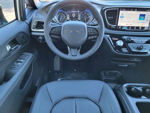 New 2026 Chrysler Pacifica Select w/ S Appearance Package image 31