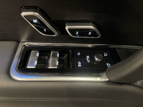 Used 2023 Land Rover Range Rover SE image 12