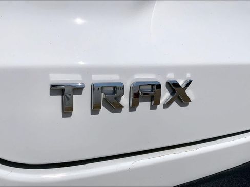 Used 2025 Chevrolet Trax LT FWD image 31