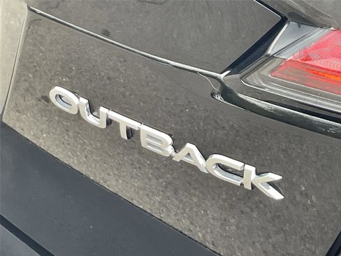 Certified 2025 Subaru Outback Premium AWD/4WD image 10