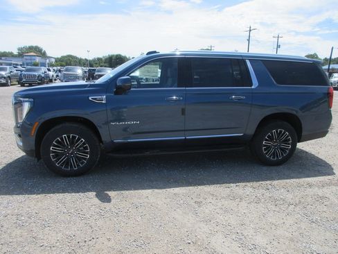 New 2026 GMC Yukon XL Elevation w/ Elevation Premium Package AWD/4WD image 7