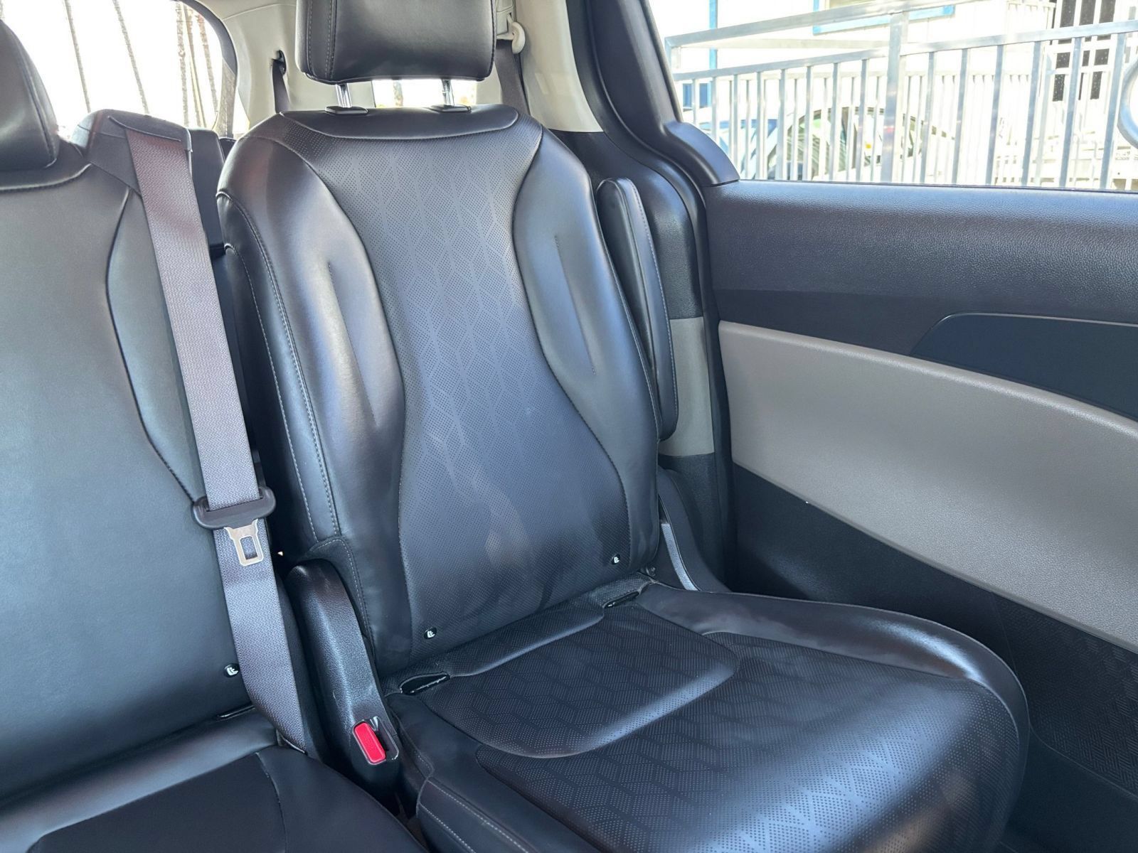 Used 2026 Kia Carnival FWD image 39