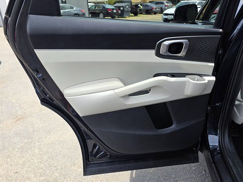 Used 2022 Kia Sorento S FWD image 21