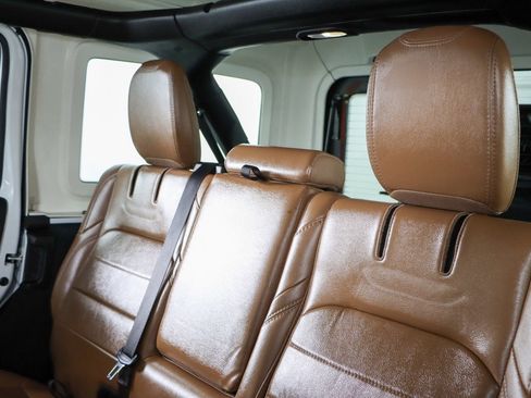 Used 2022 Jeep Wrangler Unlimited Sahara image 25