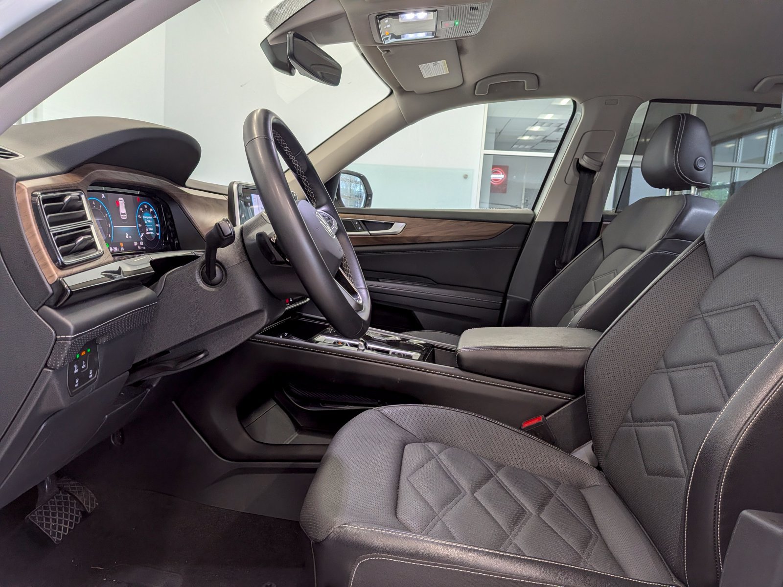 Used 2025 Volkswagen Atlas SE FWD image 8