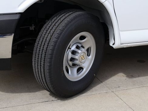 New 2025 Chevrolet Express 3500 Extended w/ Driver Convenience Package image 28