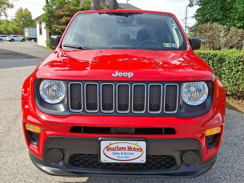 Used 2023 Jeep Renegade Latitude image 2