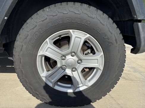 Used 2021 Jeep Wrangler Sport AWD/4WD image 6