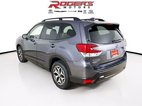 Used 2020 Subaru Forester Premium image 5