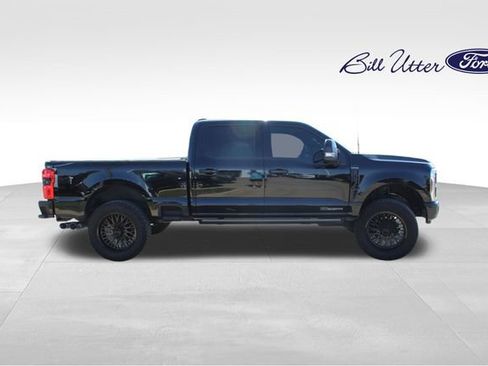 Used 2025 Ford F250 Platinum w/ FX4 Off-Road Package image 4