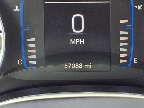 Certified 2024 Chrysler Voyager LX image 17