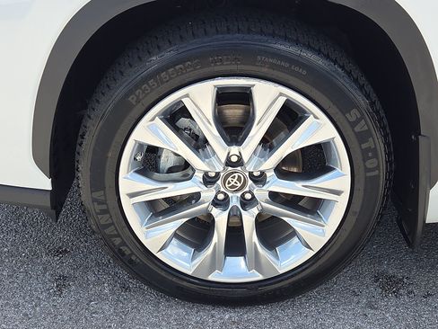 Used 2023 Toyota Highlander Limited AWD/4WD image 7