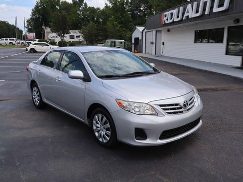 Used 2013 Toyota Corolla LE FWD image 12
