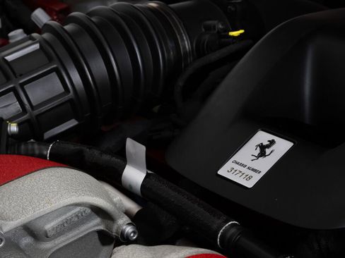 Used 2025 Ferrari Purosangue image 28