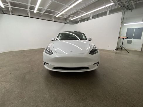 Used 2024 Tesla Model Y Performance image 9