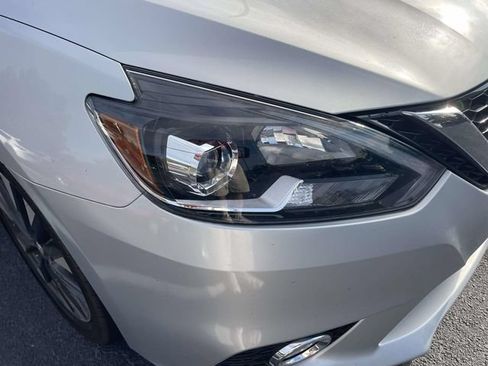 Used 2018 Nissan Sentra SR w/ Technology Package FWD image 3