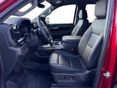 Used 2025 Chevrolet Silverado 1500 LTZ w/ Technology Package image 9