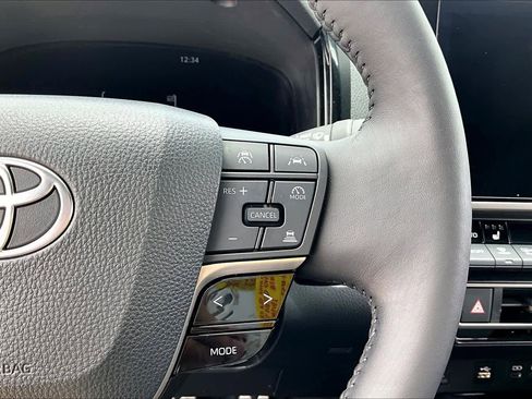 Used 2025 Toyota Camry XSE FWD image 23