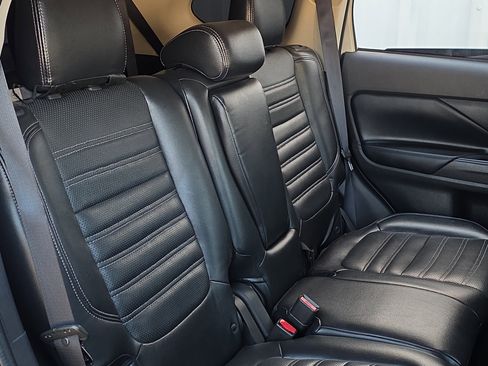 Used 2020 Mitsubishi Outlander SE image 29