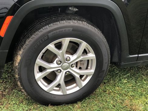 Used 2022 Jeep Grand Cherokee L Limited image 2