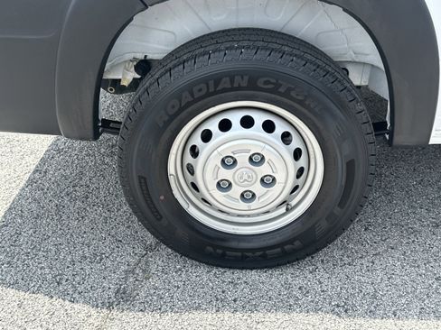 Used 2026 RAM ProMaster 2500 w/ Convenience Group FWD image 16