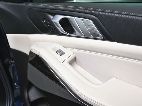 Used 2020 BMW X7 M50i AWD/4WD image 16