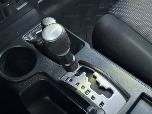 Used 2010 Toyota FJ Cruiser 4WD image 21