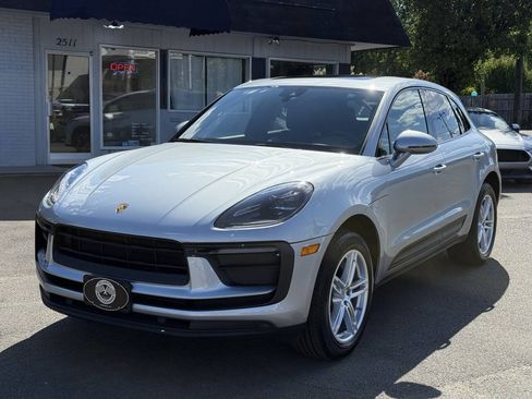 Used 2022 Porsche Macan AWD/4WD image 4