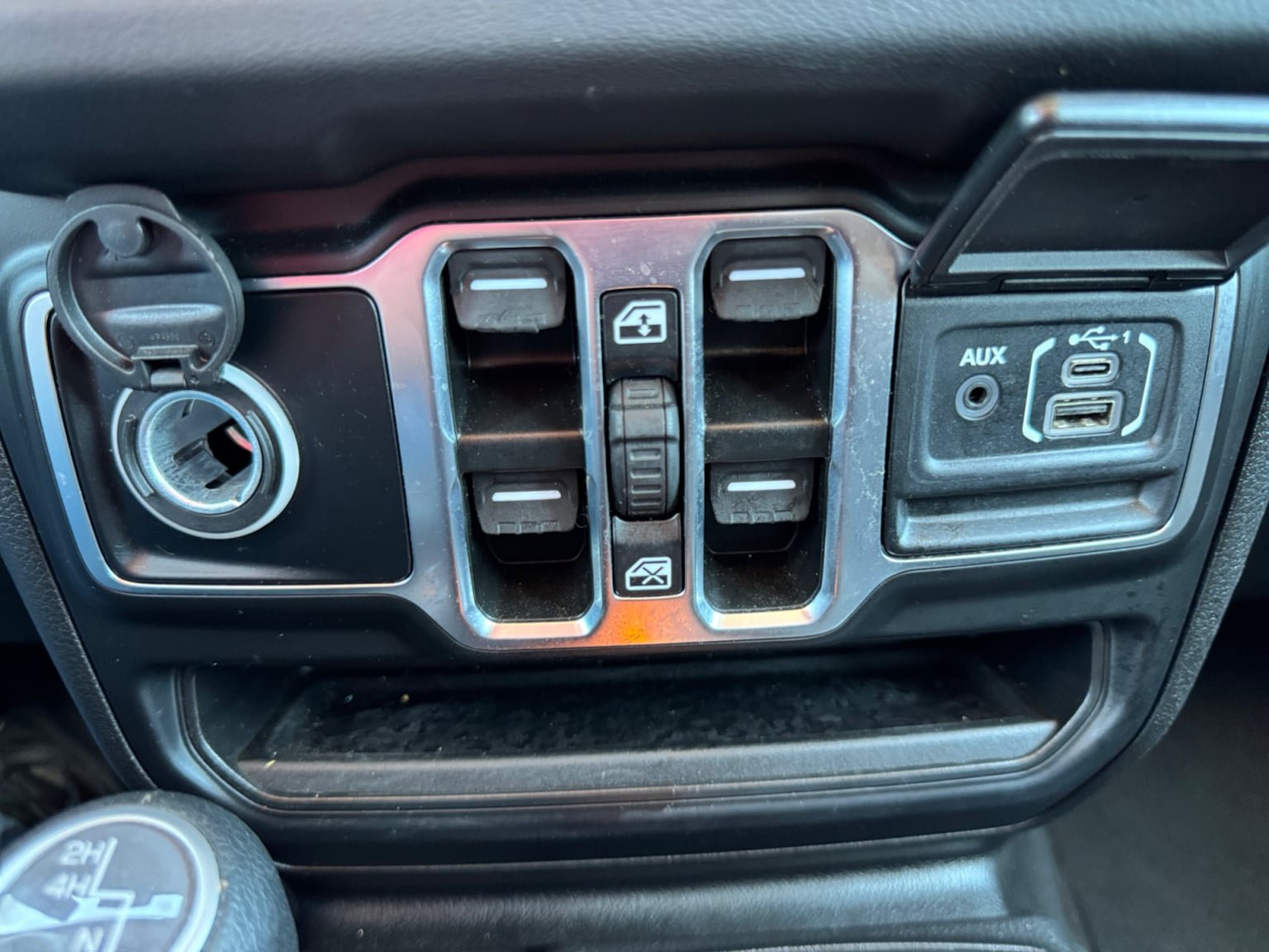 Used 2025 Jeep Wrangler Unlimited Sahara AWD/4WD image 25