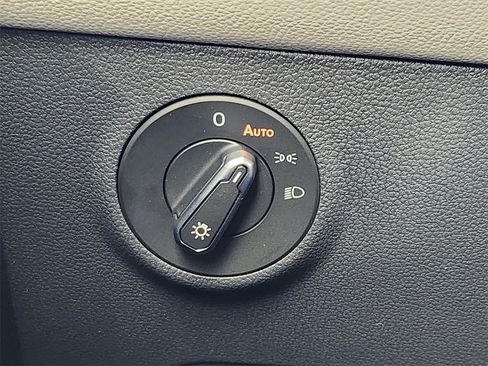 New 2026 Volkswagen Taos SEL image 16