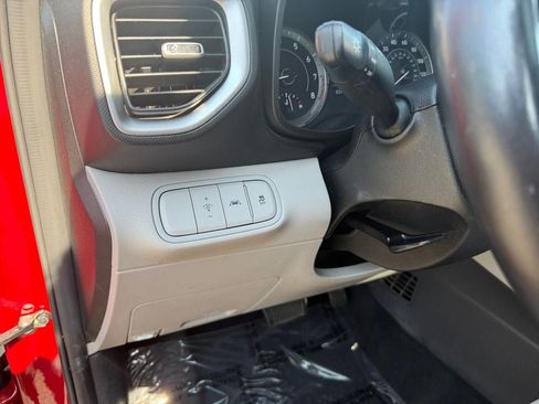 Used 2022 Hyundai Venue SEL FWD image 19