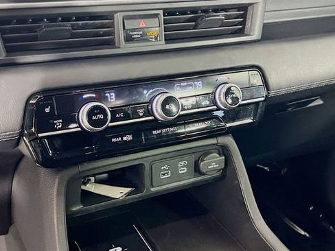 Used 2023 Honda Pilot EX-L image 16