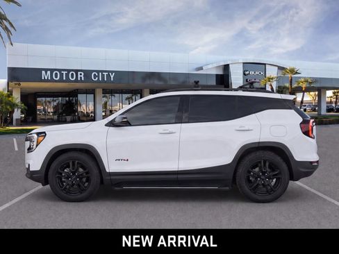 Certified 2022 GMC Terrain AT4 w/ Infotainment Package II AWD/4WD image 6