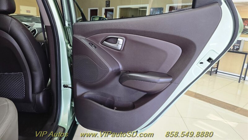 Used 2011 Hyundai Tucson Limited w/ Premium Pkg 3 FWD image 18
