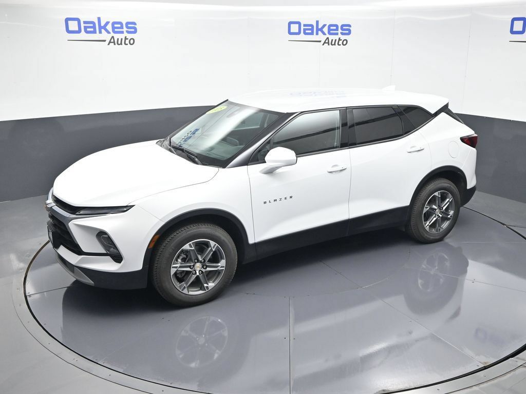 Used 2025 Chevrolet Blazer LT AWD/4WD image 48