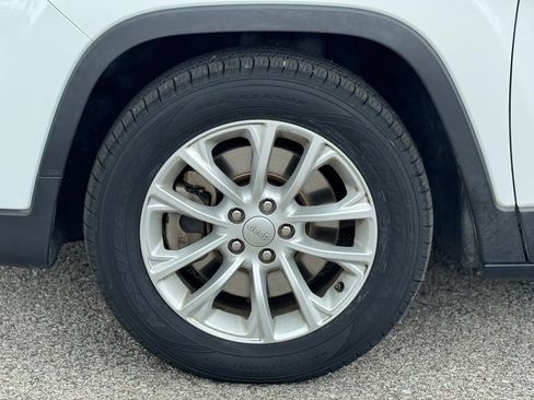 Used 2020 Jeep Cherokee Latitude FWD image 37