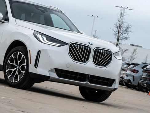 Certified 2025 BMW X3 xDrive30i w/ Premium Package image 5