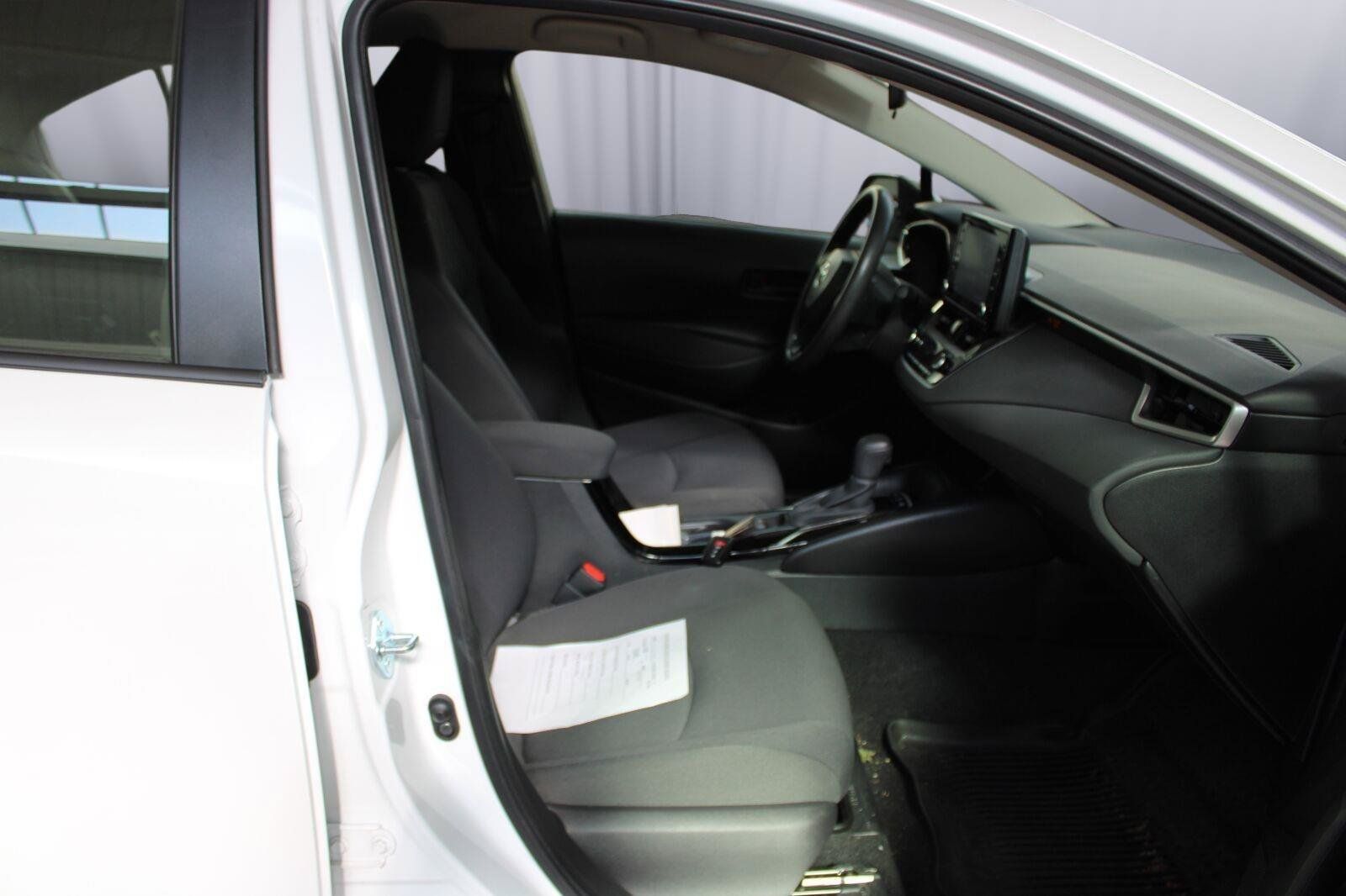 Used 2022 Toyota Corolla LE FWD image 18