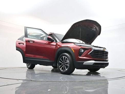 Used 2025 Chevrolet TrailBlazer LT FWD image 33