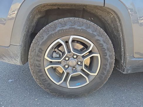 Used 2024 Jeep Grand Cherokee Trailhawk image 12