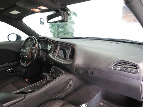 Used 2019 Dodge Challenger SXT AWD/4WD image 9