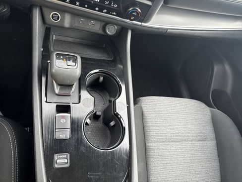 Used 2023 Nissan Rogue SV FWD image 11