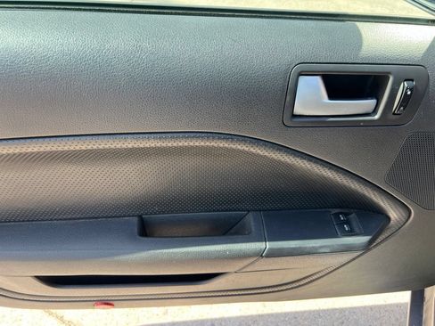 Used 2006 Ford Mustang GT RWD image 11