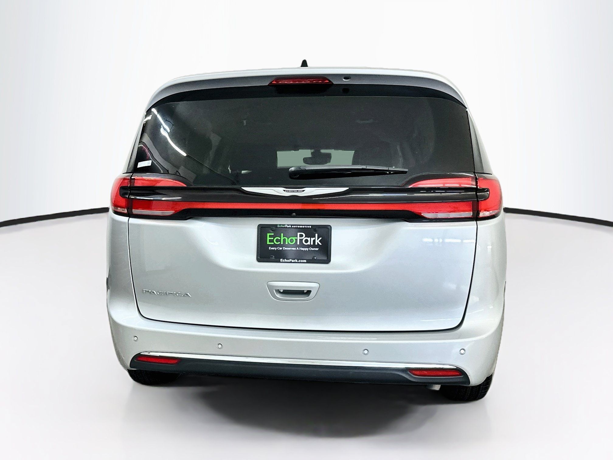Used 2024 Chrysler Pacifica Touring-L FWD image 7