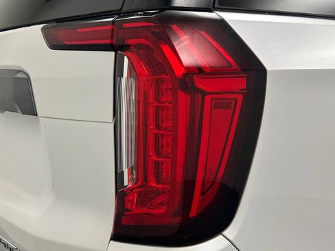 Used 2022 GMC Yukon XL AT4 AWD/4WD image 24