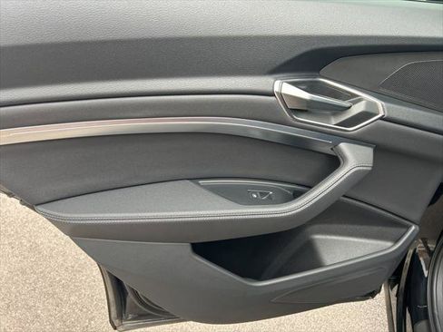 Certified 2024 Audi Q8 e-tron Premium image 25