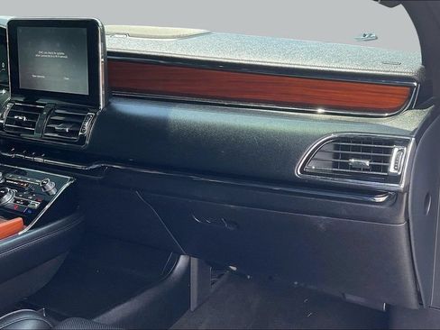 Used 2019 Lincoln Navigator L Select w/ Technology Package RWD image 17