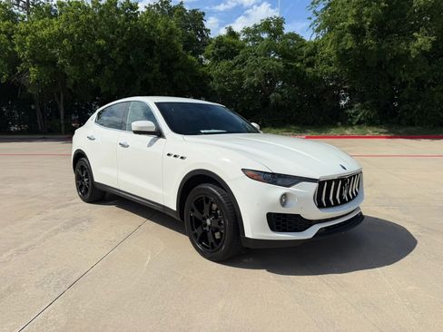 Used 2018 Maserati Levante AWD/4WD image 8